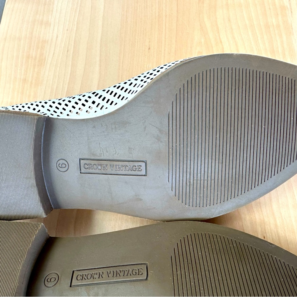 ✨🎊HP✨🎊.  NWOT! Crown Vintage Venetia White Leather Perforated Loafer - Picture 8 of 8